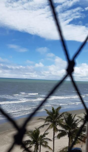 Apto pé na areia com vista para o mar no Litoral Sul